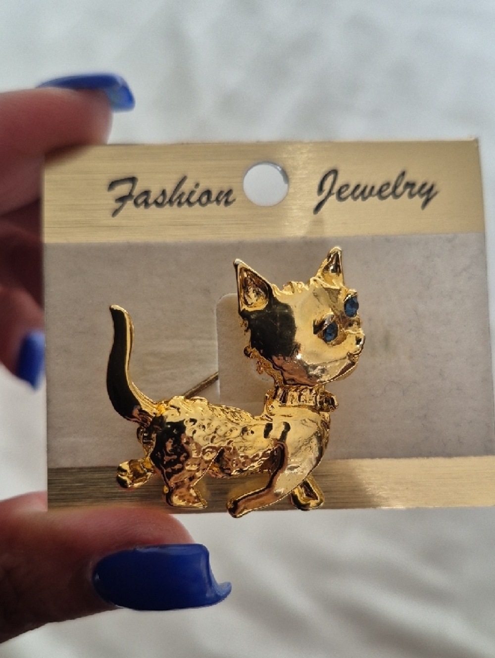 Fashion Jewelry Vintage Gold Cat Brooch with Blue Eyes - Picture 16 of 16
